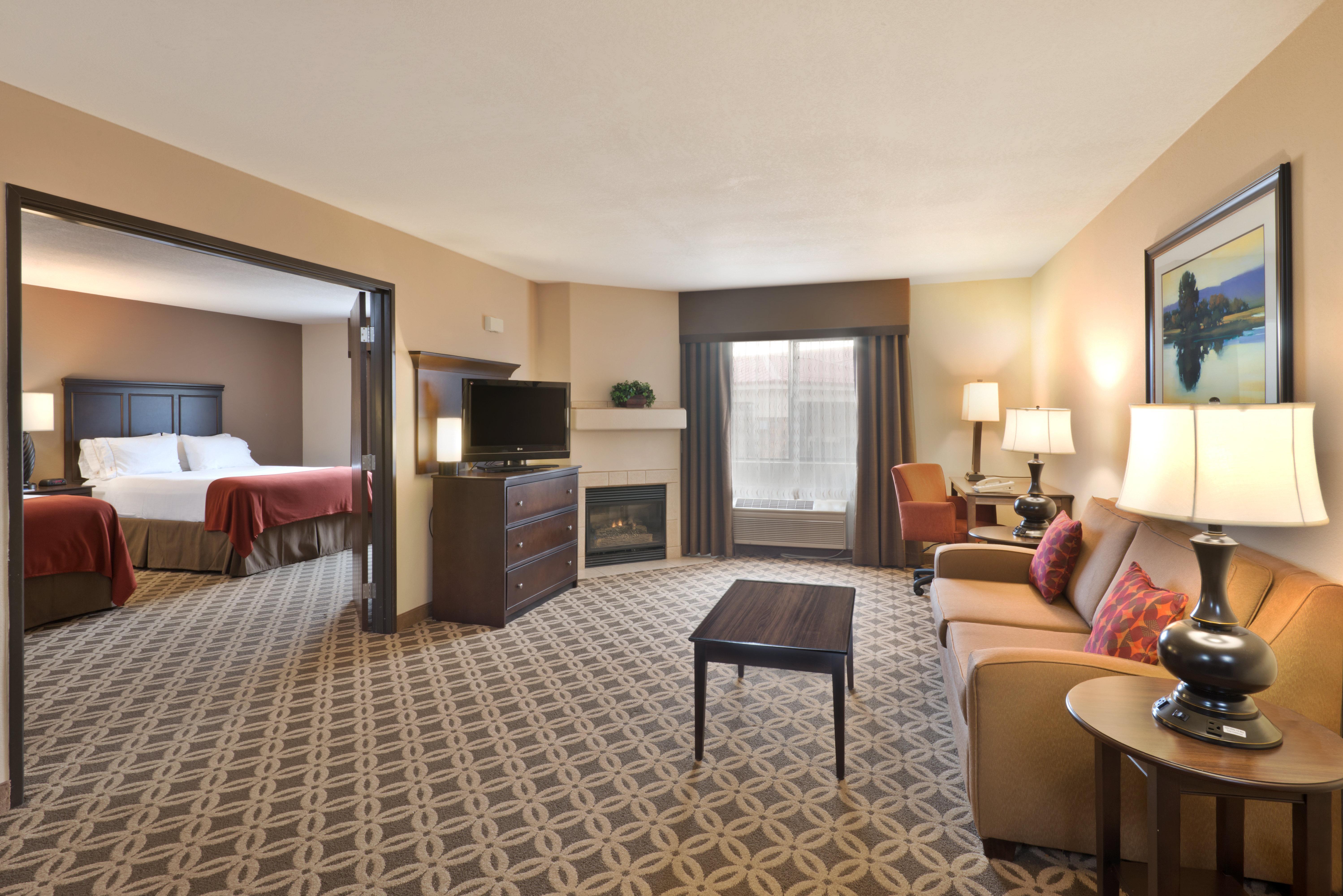 Holiday Inn Express Show Low By Ihg Exterior foto