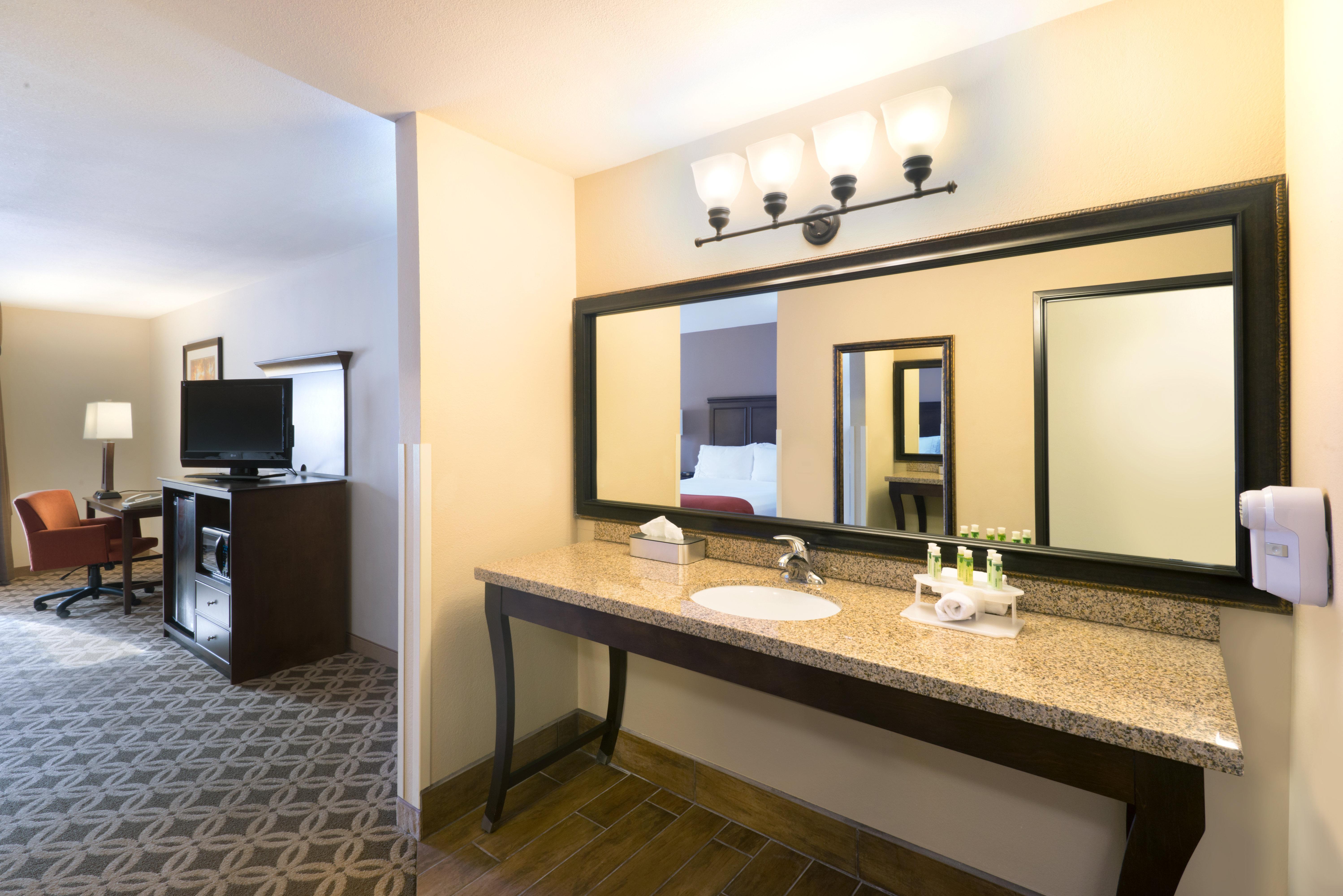Holiday Inn Express Show Low By Ihg Exterior foto