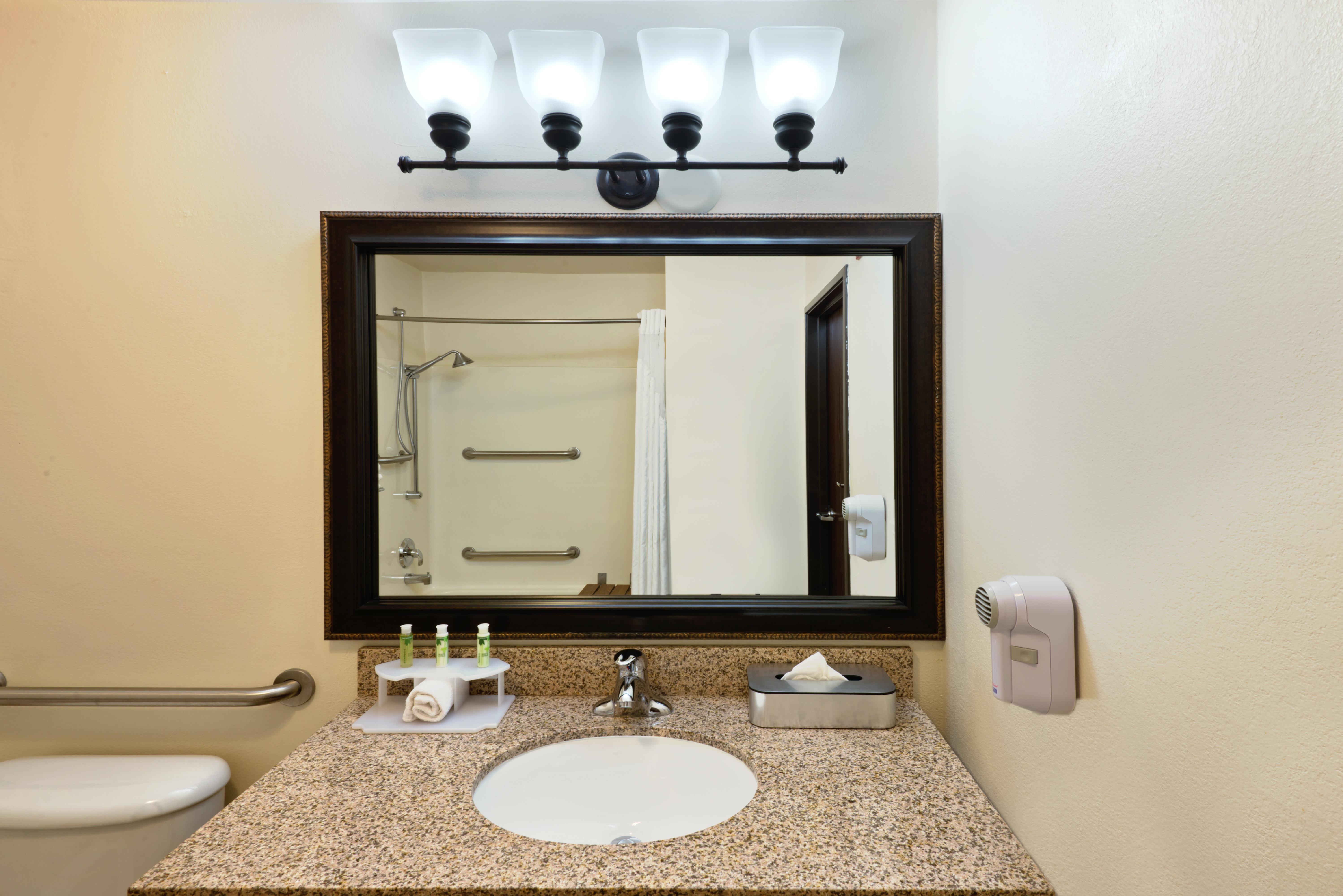 Holiday Inn Express Show Low By Ihg Exterior foto