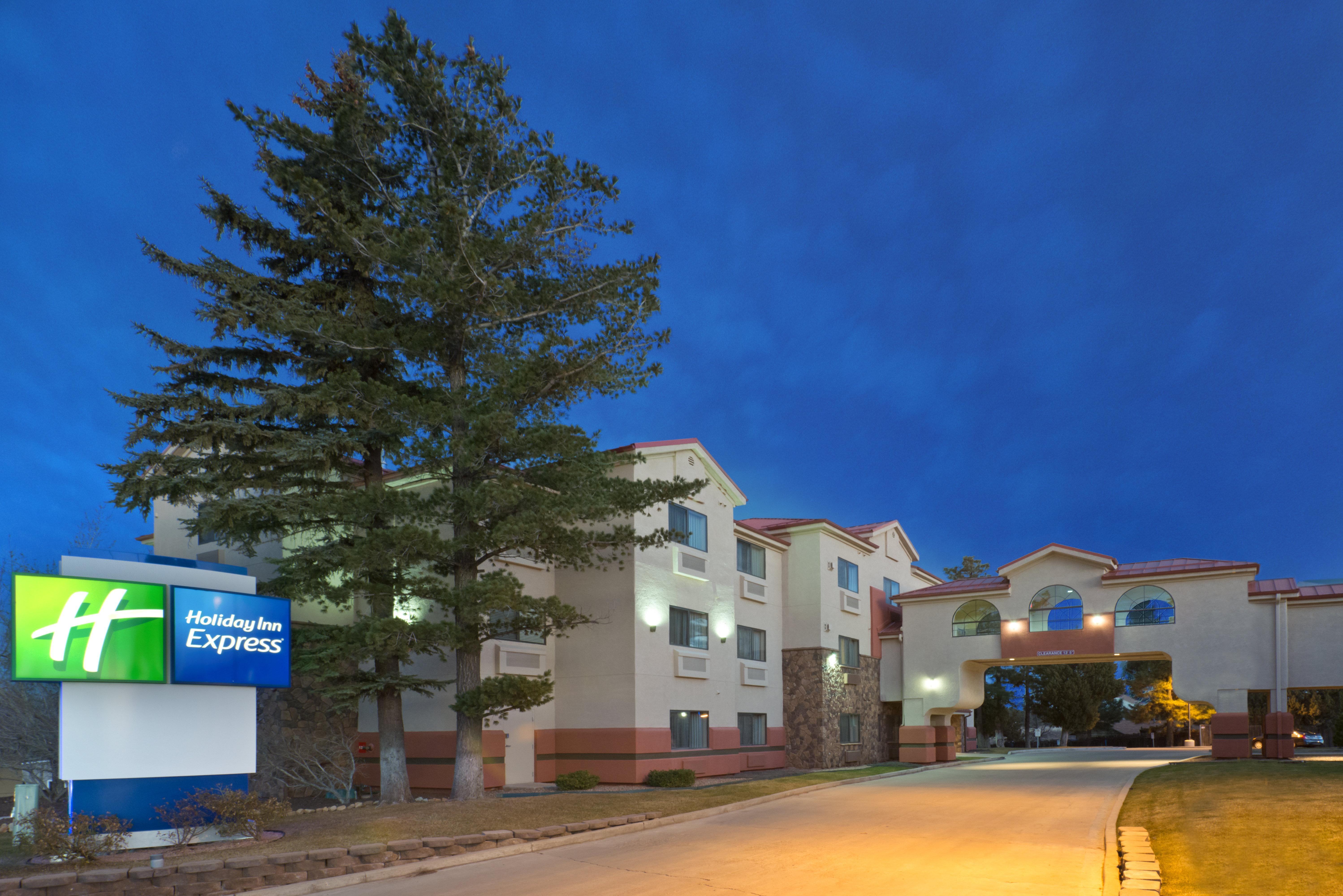Holiday Inn Express Show Low By Ihg Exterior foto