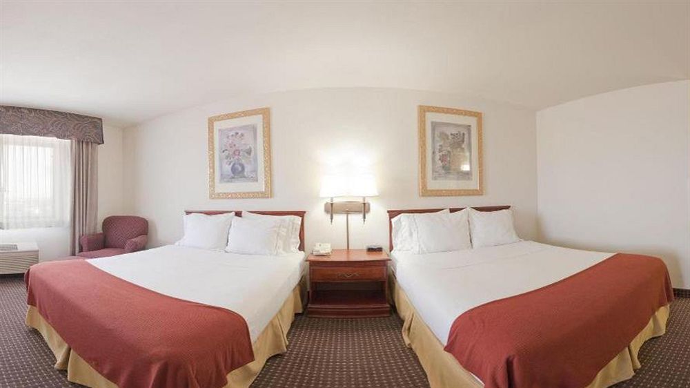Holiday Inn Express Show Low By Ihg Exterior foto